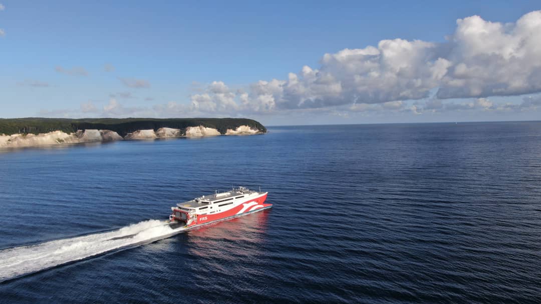 Skane Jet foran kridtklipperne til Rügen
