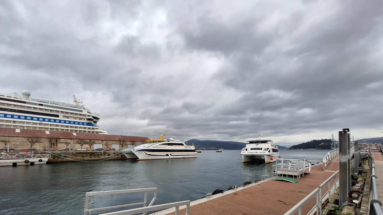 Færger til Cies-øerne i Vigos havn.