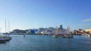 Færger fra Moby Lines og Toremar i havnen i Livorno.