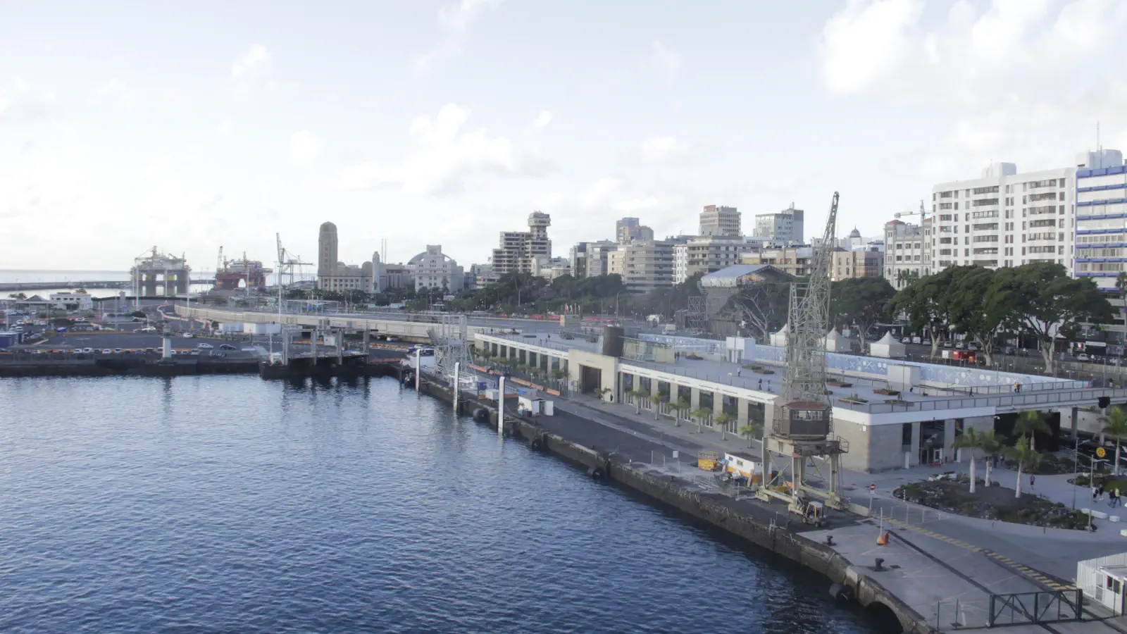 Udsigt til færgehavnen i Santa Cruz de Tenerife på De Kanariske Øer.