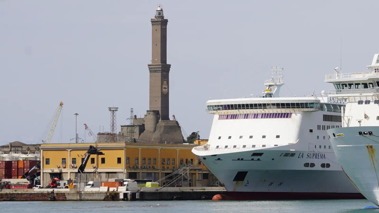 GNV's Færge La Suprema i Genova.