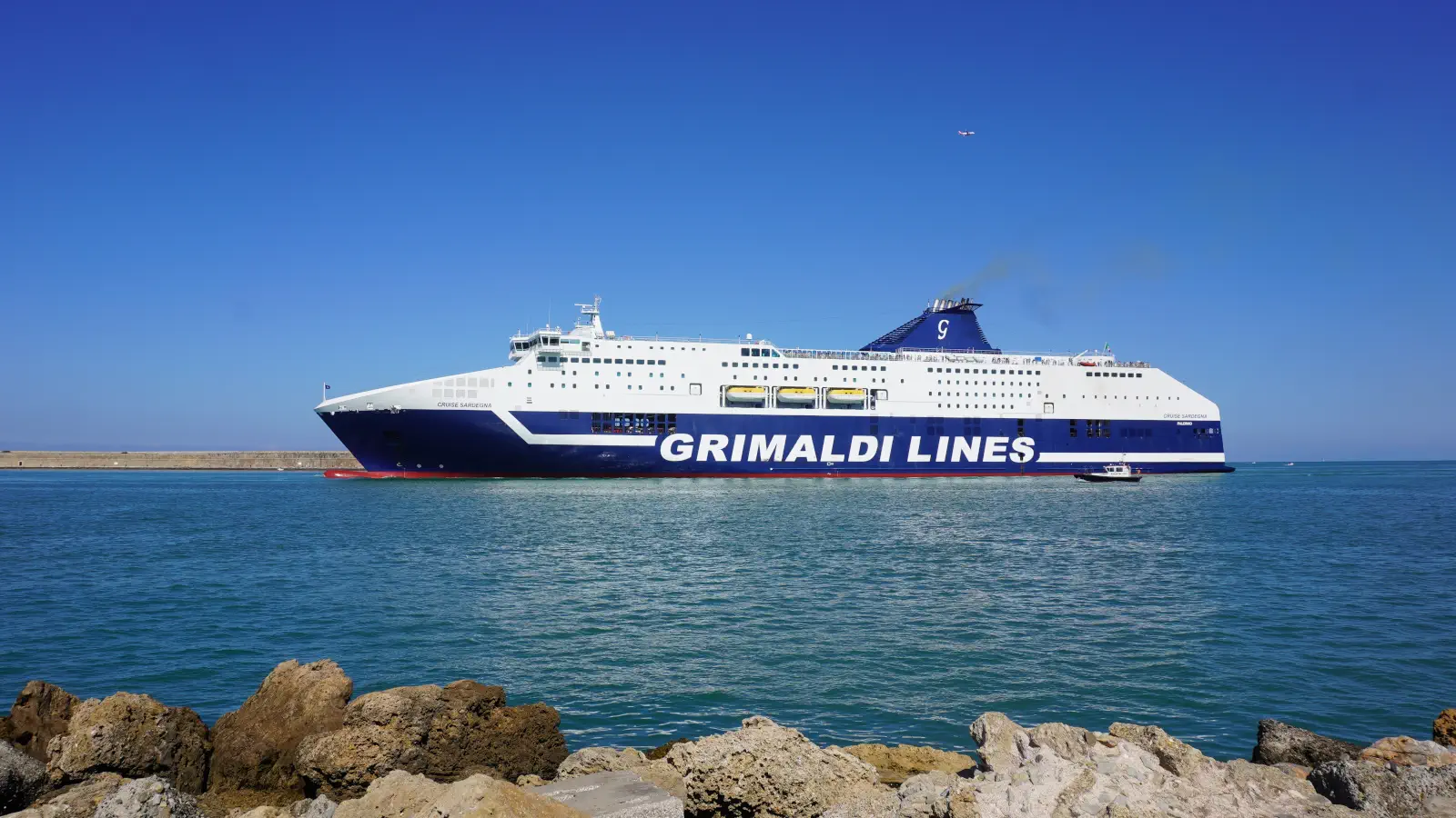Grimaldi Lines' færge MV Cruise Sardegna sejler mellem Livorno og Olbia til øen Sardinien.