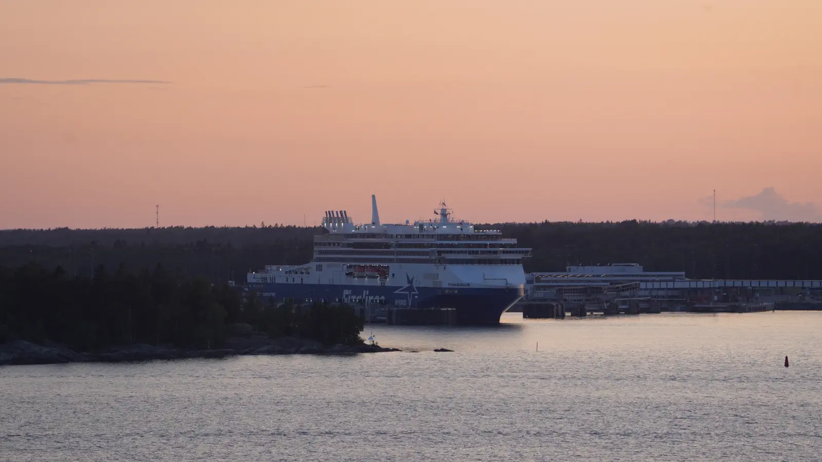 Finnlines Færge Finnsirius i havnen i Kapellskär.