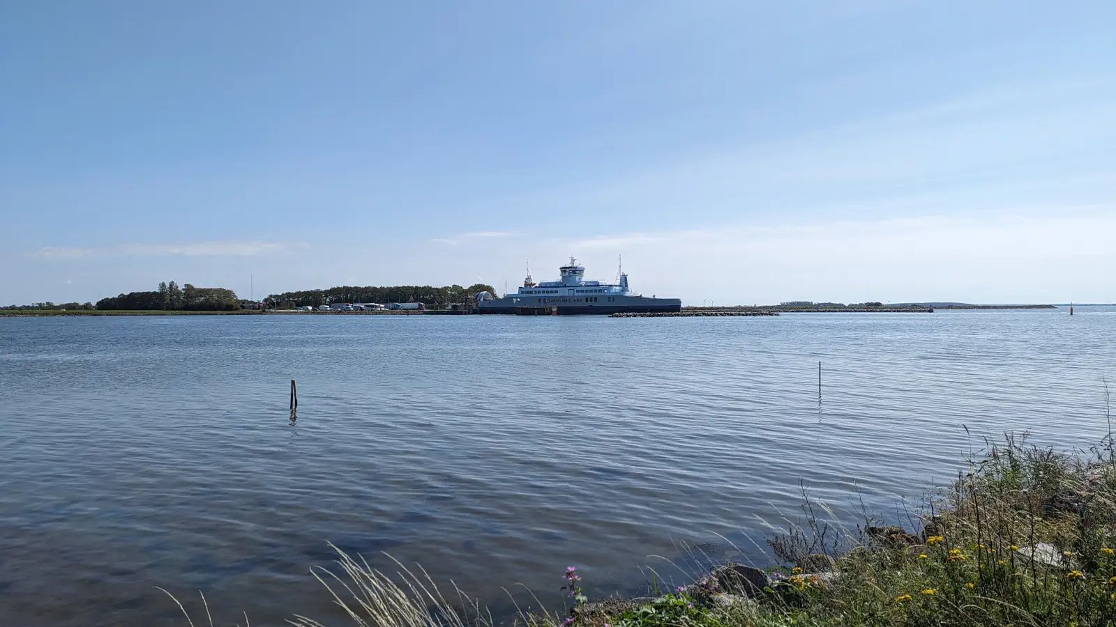 Færge Langelandslinjen MF Lolland i havnen i Tars.