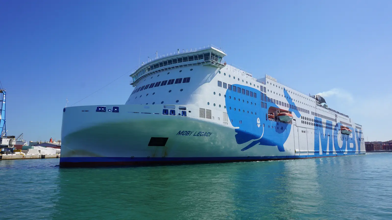 Moby Lines' færge Moby Legacy sejler mellem Livorno og Olbia.