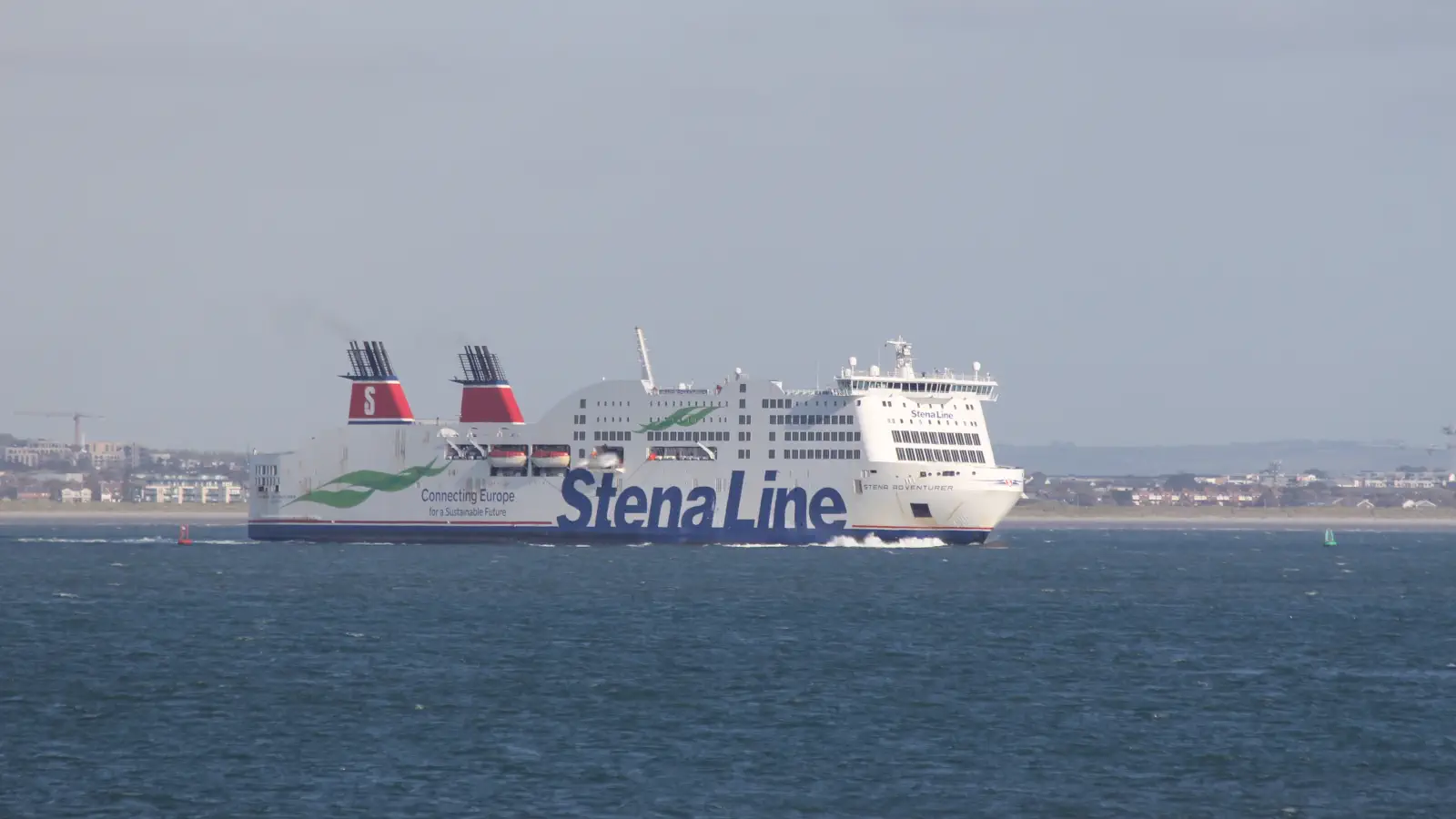 Stena Line-færgen Stena Adveturer forlader Dublin på vej til Holyhead.